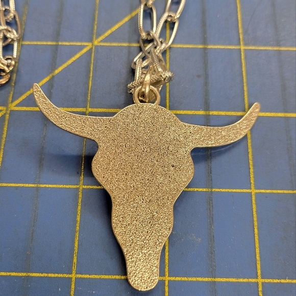 Western Cow Skull w Faux Turquoise Stone 2" x 3" Silver Tone 22" - Picture 4 of 4